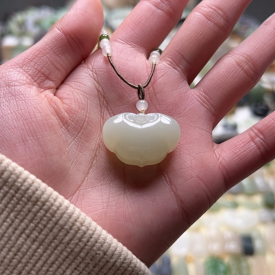 和田玉吊坠(赠链)未镶嵌