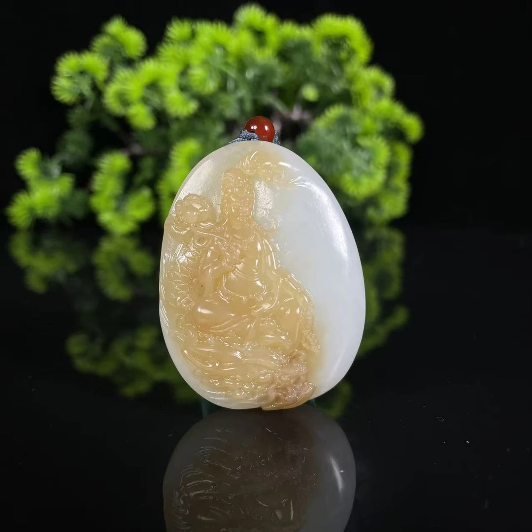 lot3675菩萨吊坠 和田玉糖白玉52*40.5*16.9mm 56.5g/北京世纪