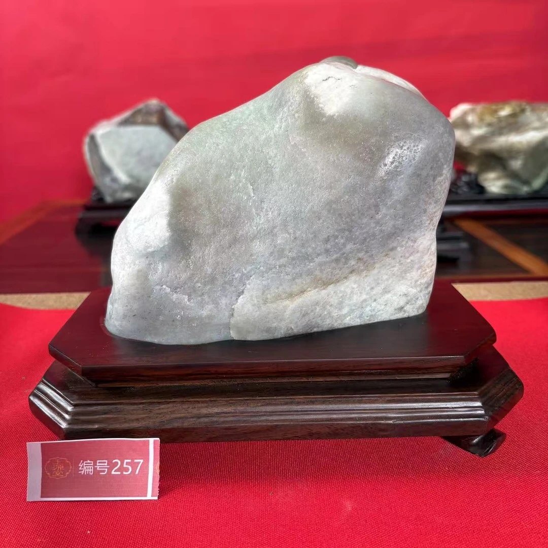 新疆玉料原石发一件编号带底座257