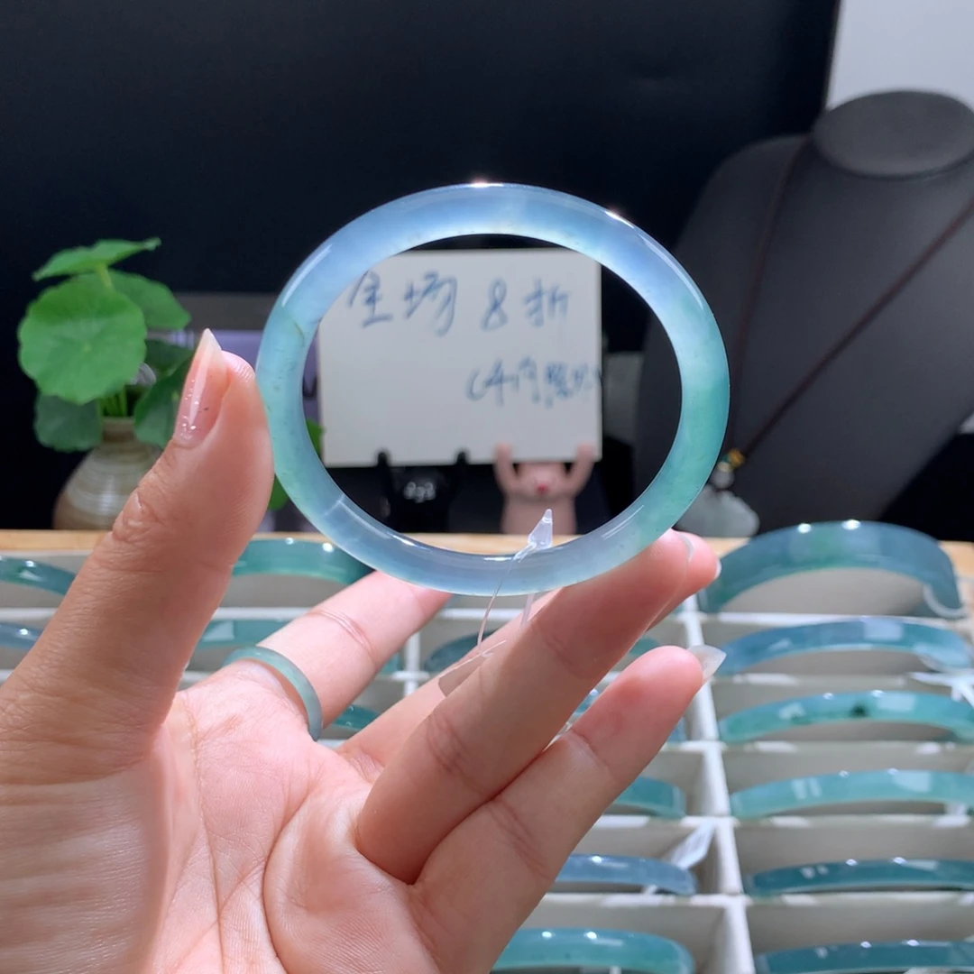 翡翠未镶嵌手镯冰蓝绿