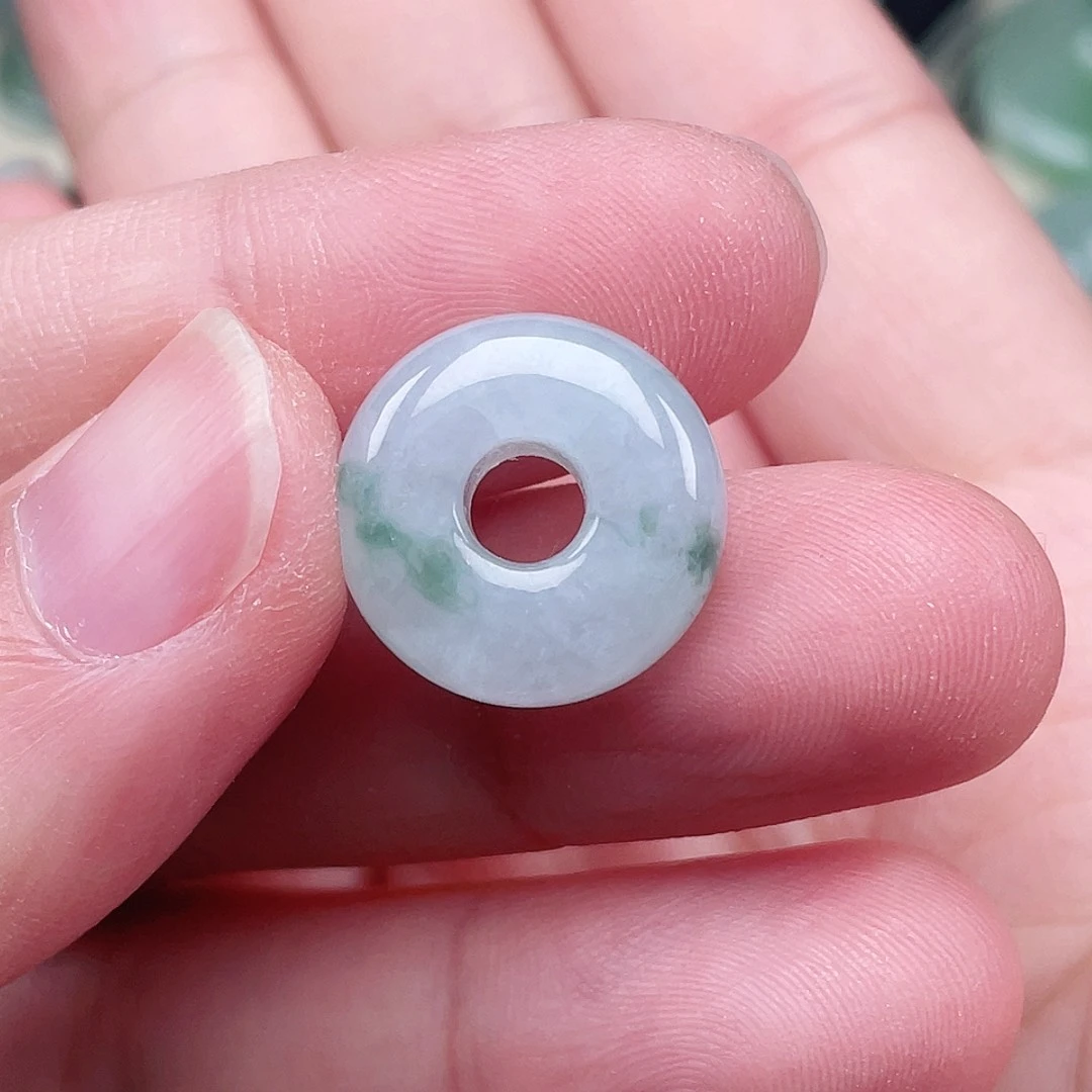 翡翠未镶嵌颈饰甜甜圈