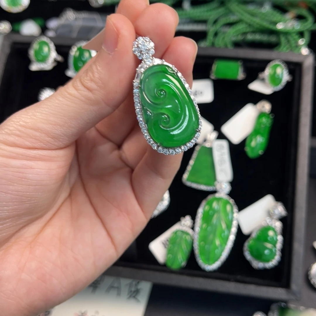 翡翠银S925镶嵌戒指如意吊坠