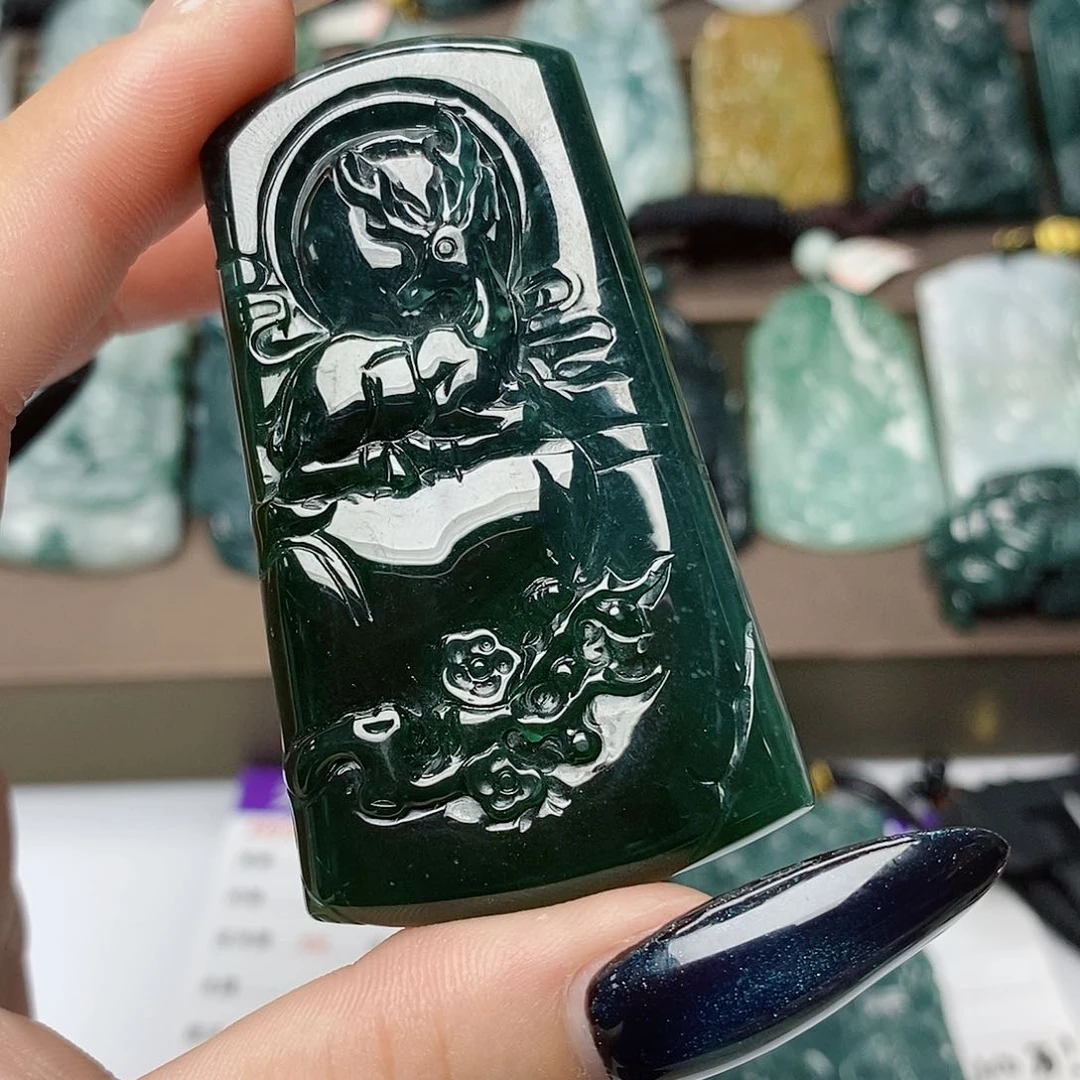 翡翠未镶嵌颈饰