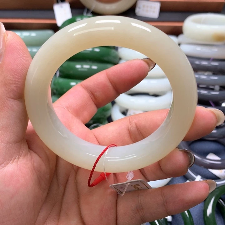 【闪购商品】未镶嵌手镯和田玉