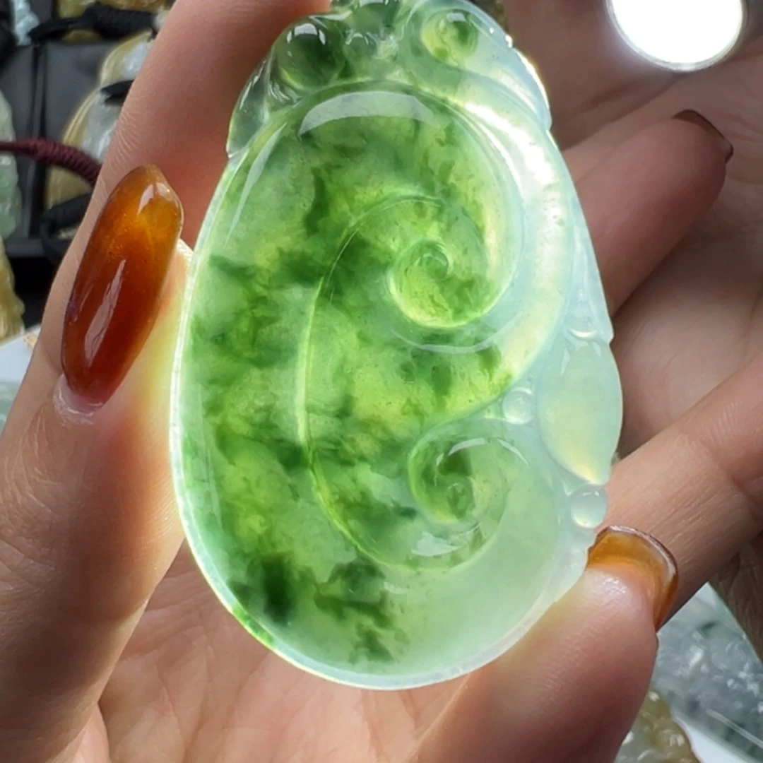 翡翠未镶嵌颈饰如意