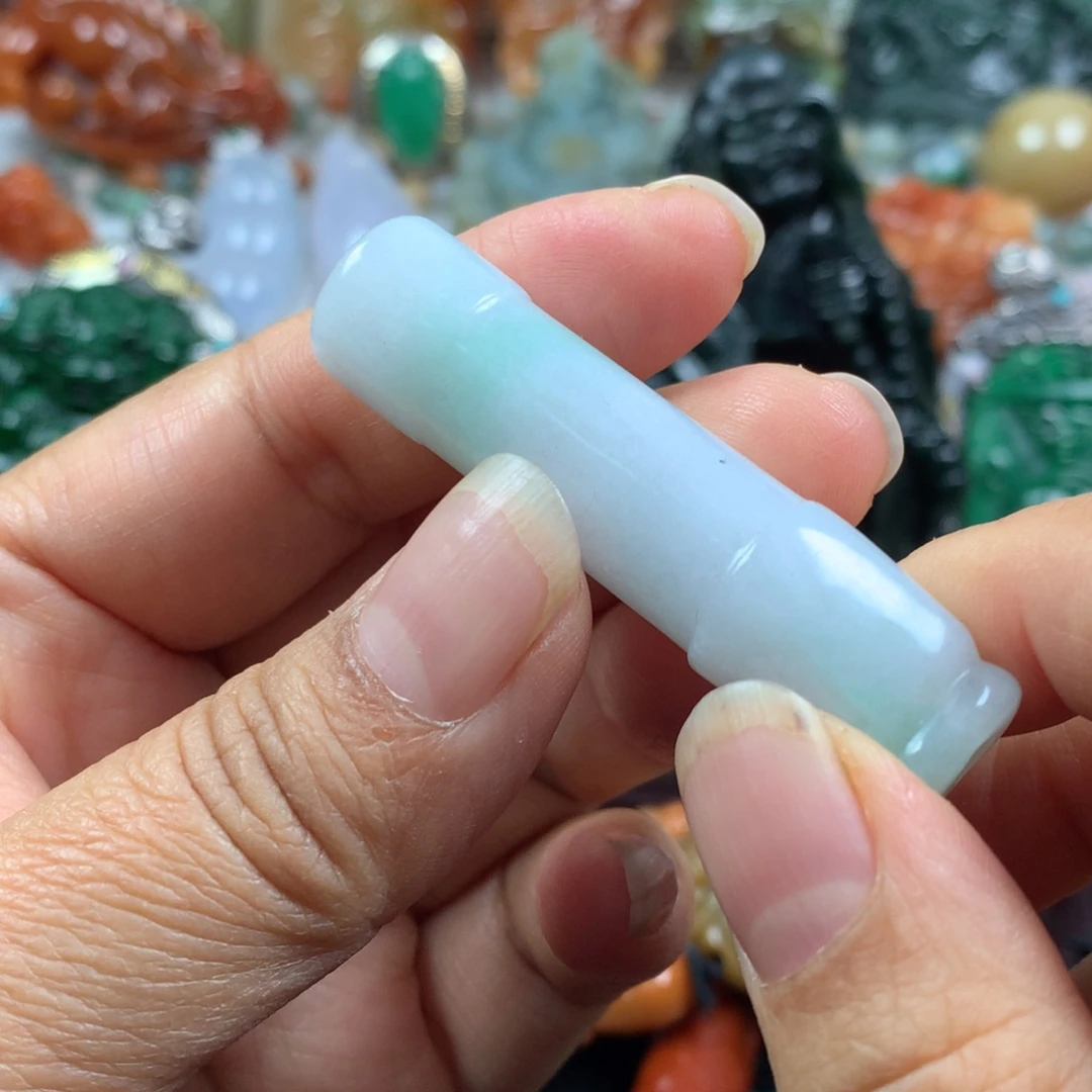 翡翠未镶嵌颈饰烟嘴