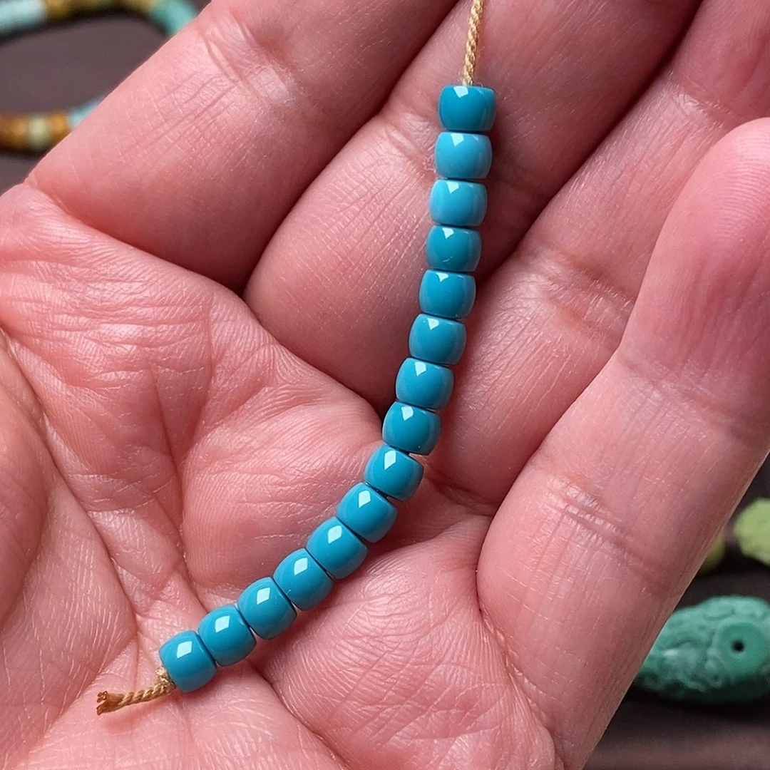 绿松石未镶嵌颈饰