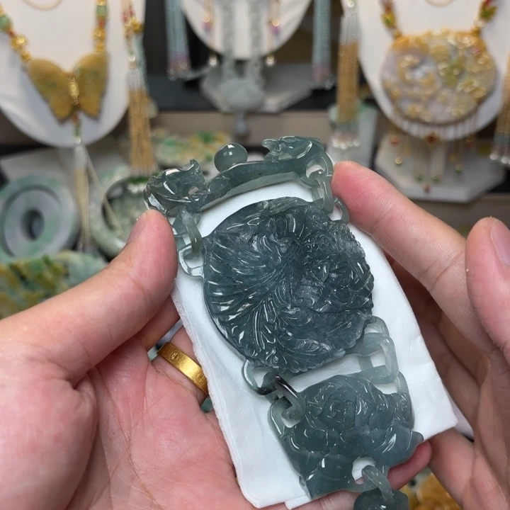 翡翠未镶嵌颈饰吊坠