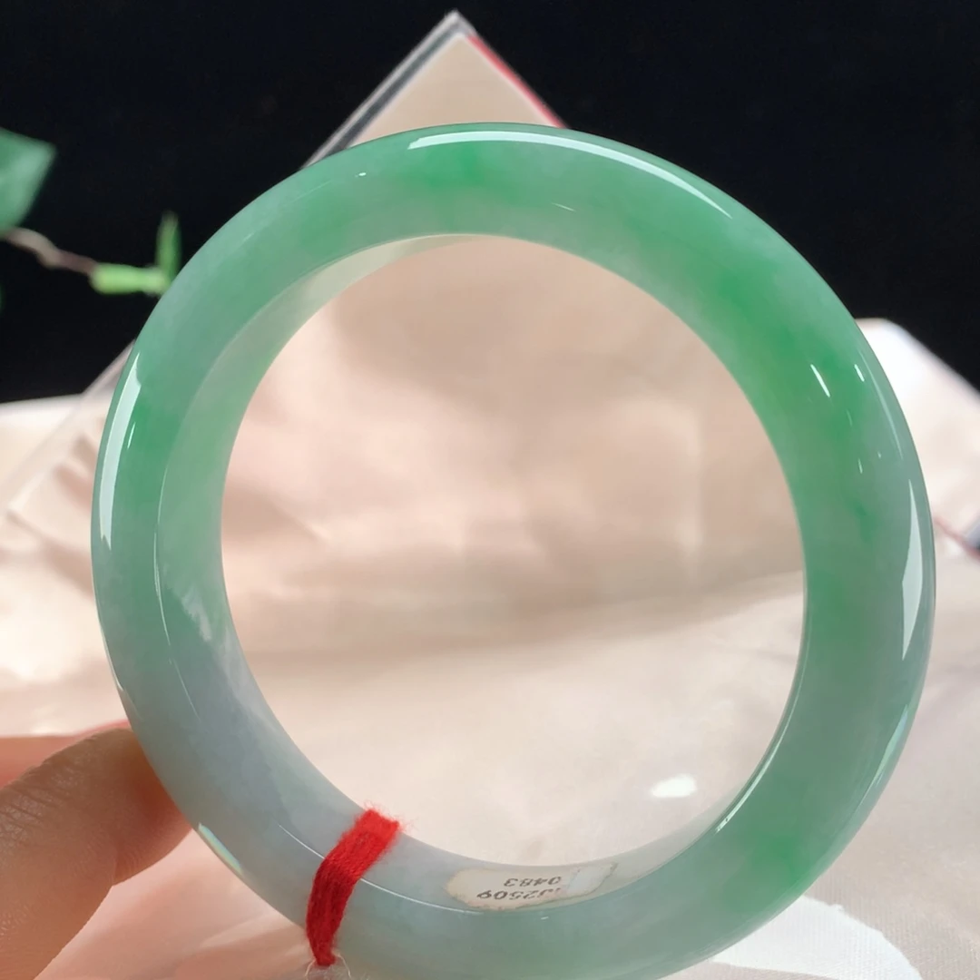 翡翠未镶嵌手镯0483