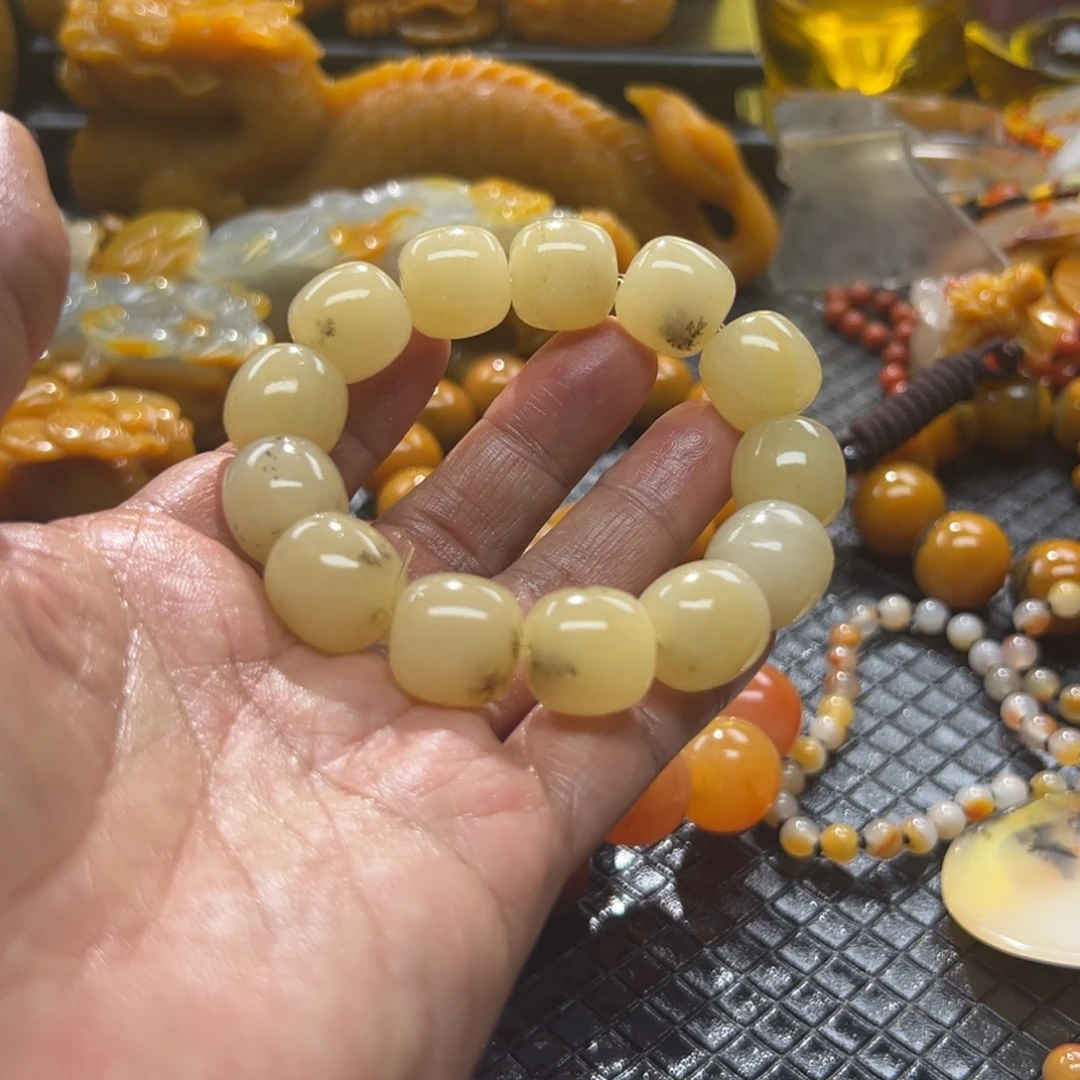 石英质玉未镶嵌颈饰