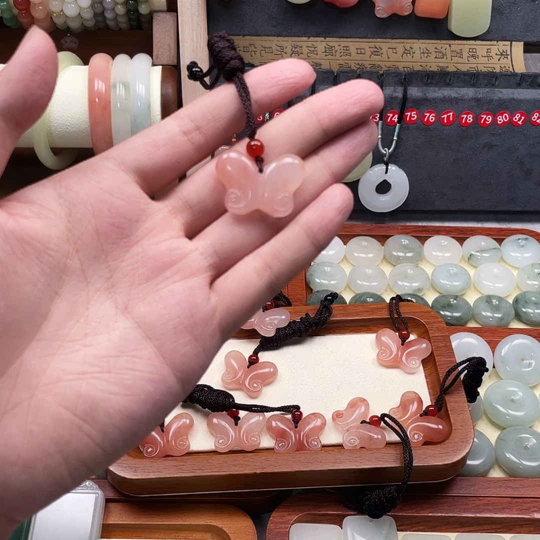 石英质玉合金颈饰