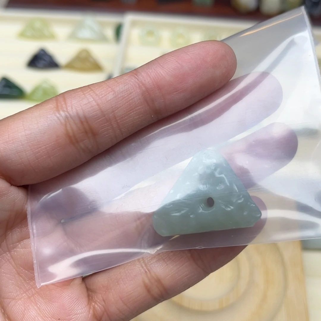 短***c和田玉未镶嵌珠宝半成品