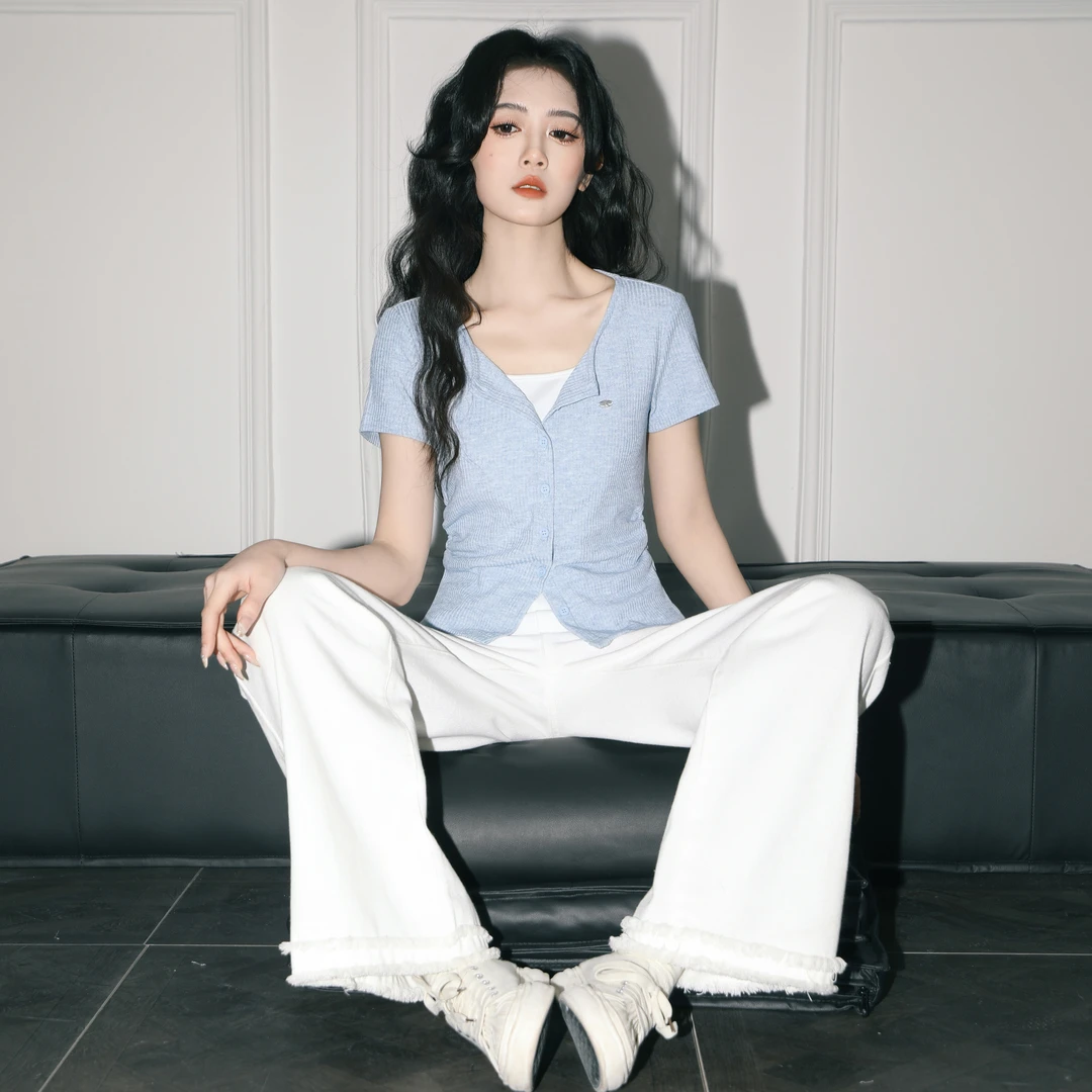 蓝色假两件短袖T恤女夏季2025春新款设计感收腰体恤正肩短款上衣