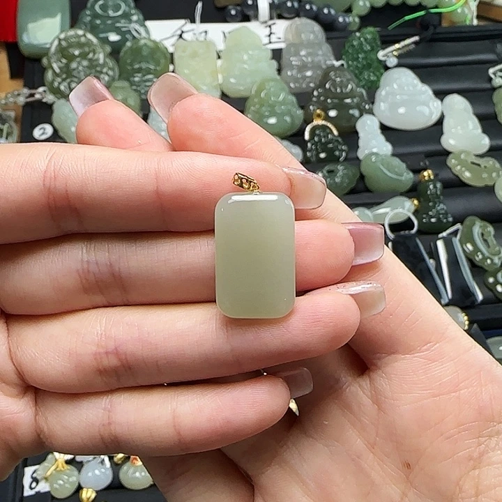 颈饰18K金镶嵌和田玉