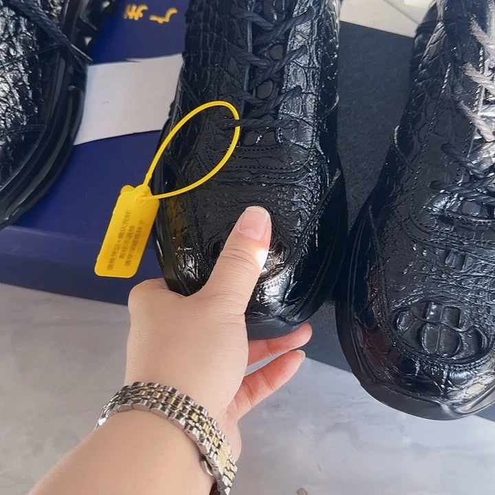 鳄鱼皮（革）头骨运动鞋码数43