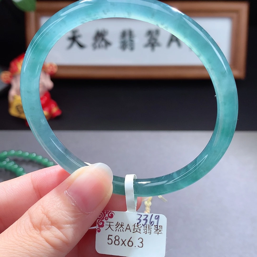 未镶嵌手镯（圆镯）翡翠