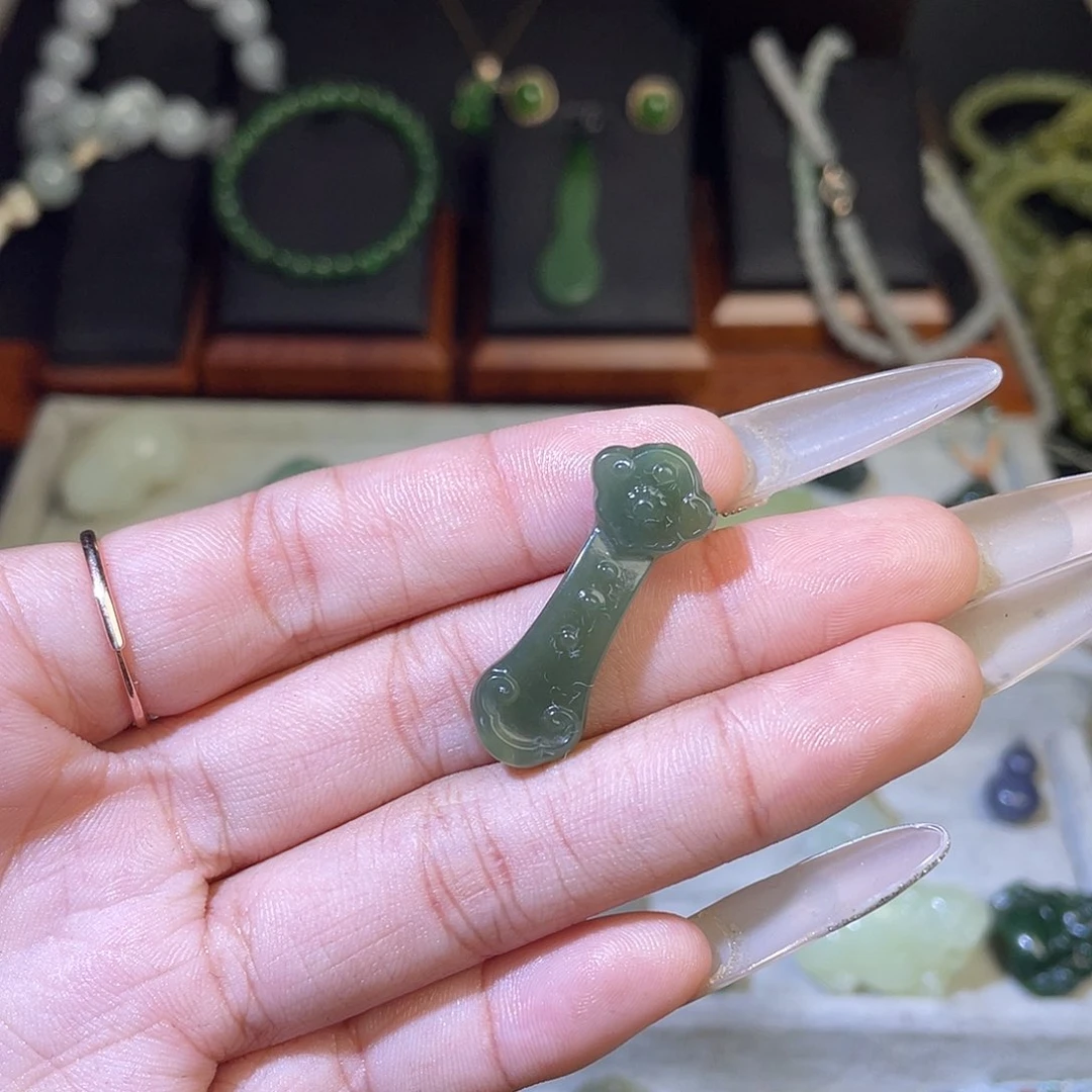 颈饰未镶嵌和田玉