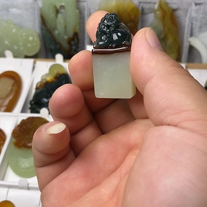 蛇纹石玉未镶嵌吊坠(不含链)