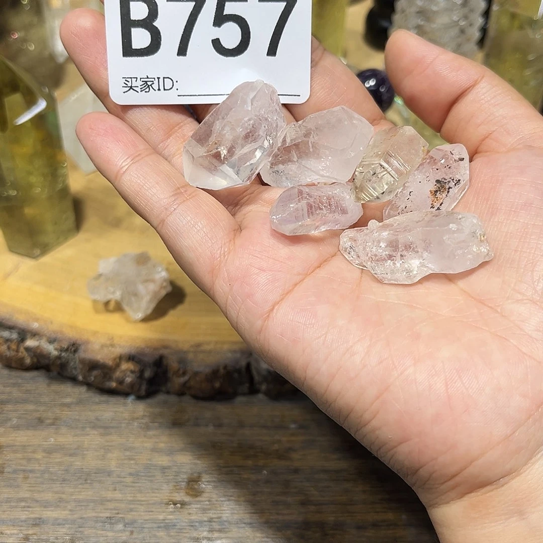 水晶珠宝半成品未镶嵌进多样性发六个微瑕