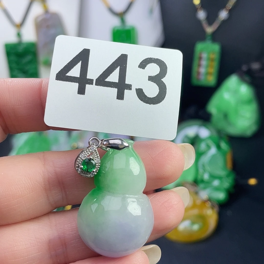 翡翠未镶嵌吊坠(赠链)