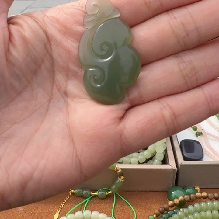 和田玉未镶嵌颈饰