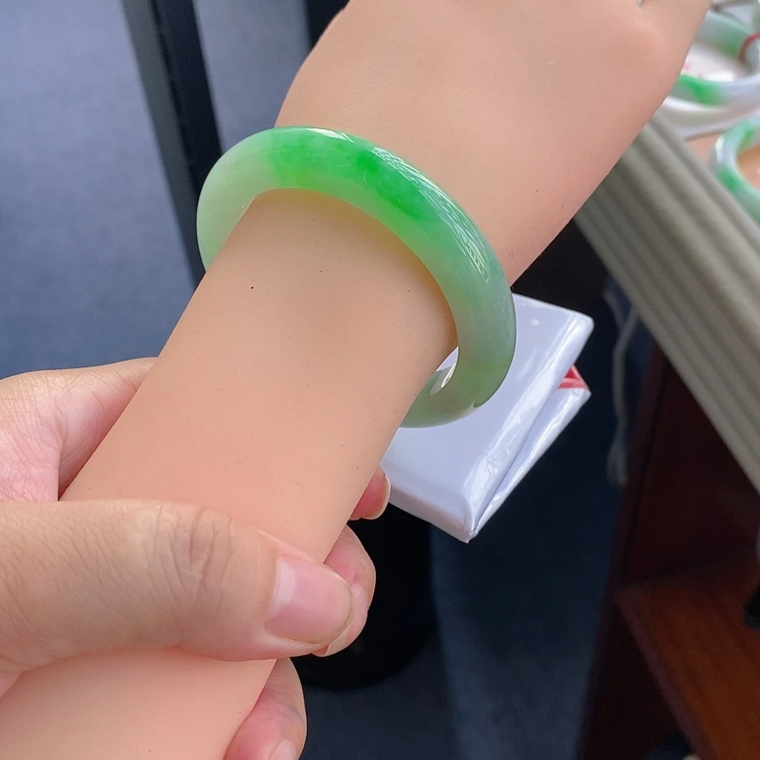 翡翠手镯未镶嵌13号