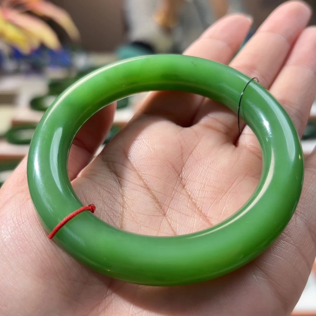 未镶嵌手镯（圆镯）和田玉（碧玉）5556