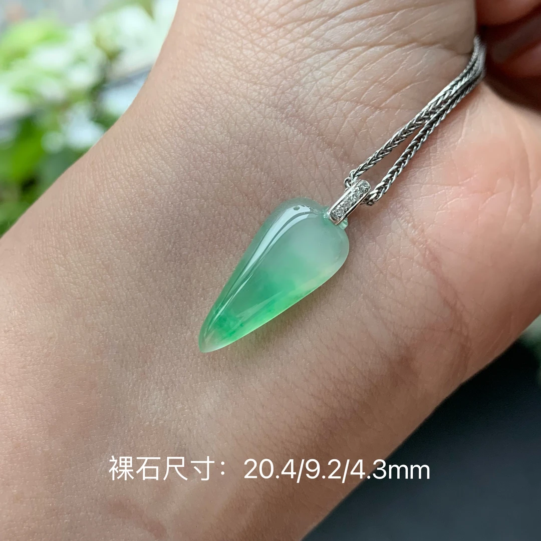 翡翠颈饰18k金镶嵌高冰种起胶底子干净翡翠翠绿福瓜吊坠