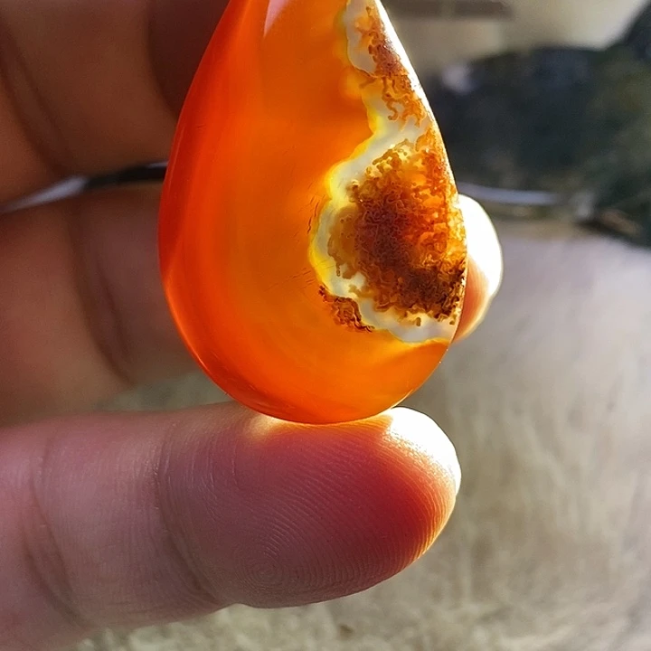 玉***车玛瑙/玉髓颈饰未镶嵌