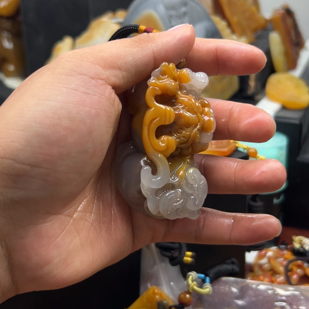 石英质玉（黄龙玉）未镶嵌黄龙玉