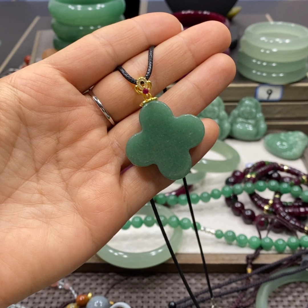 石英岩玉未镶嵌颈饰