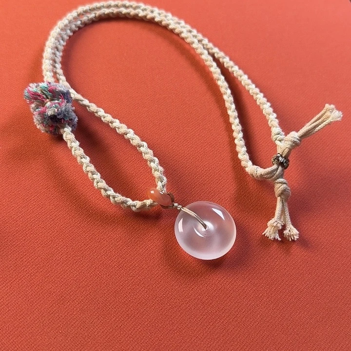 L***思石英质玉未镶嵌颈饰