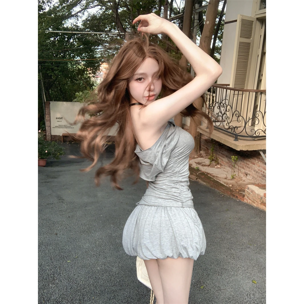 时髦高级感立体褶皱斜肩上衣套装女纯欲风灰色运动花苞裙裤两件套