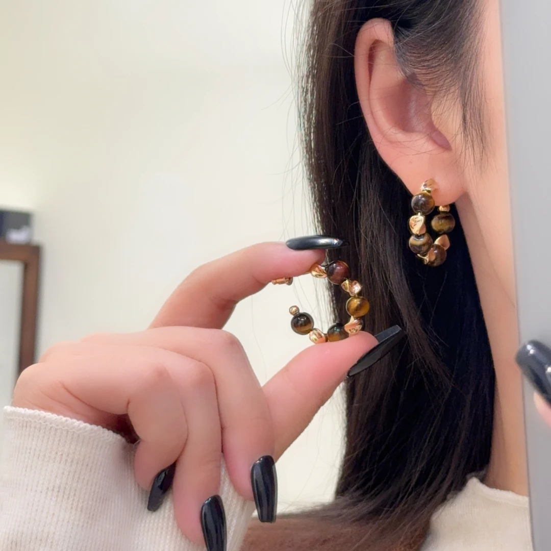 黑糖【耳饰】时尚百搭手工复古小众琥珀色C型耳钉耳环E1865