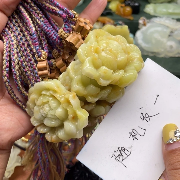 蛇纹石玉未镶嵌吊坠