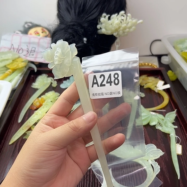 肖***翛蛇纹石玉合金发饰
