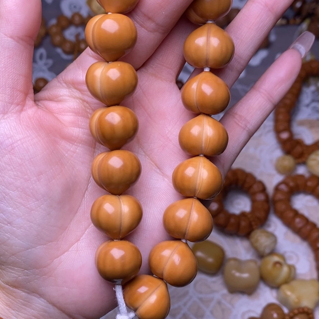 把件猴头核桃高定玻璃底屁桃