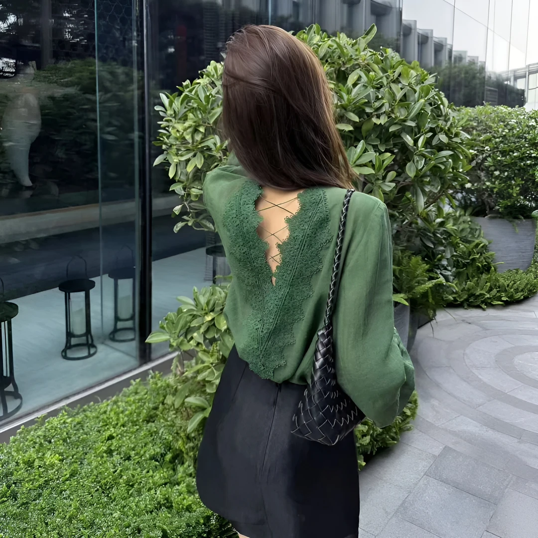 夏季新款时尚显瘦气质衬衫女时尚薄款纯欲露背设计感小v领上衣女