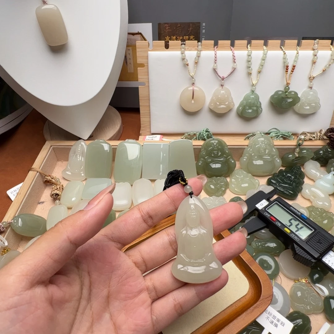 颈饰未镶嵌和田玉