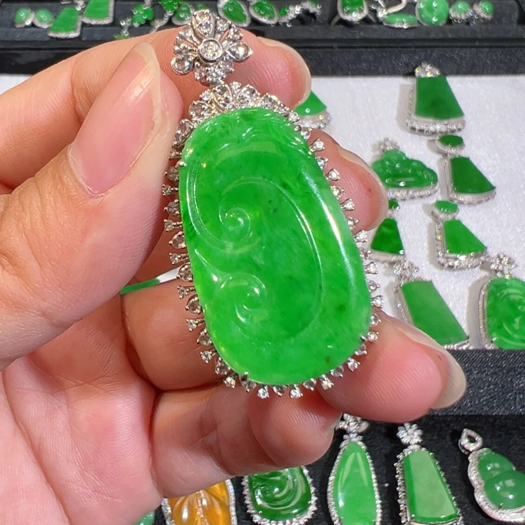 【闪购商品】翡翠吊坠(不含链)18K金镶嵌