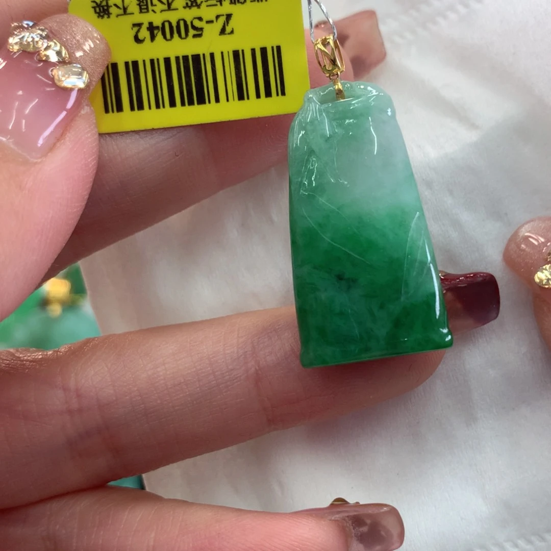 翡翠吊坠(不含链)18K金镶嵌