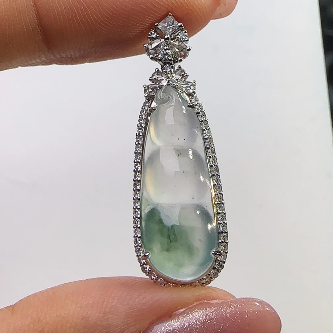 翡翠18K金镶嵌吊坠(不含链)白冰飘花福豆吊坠