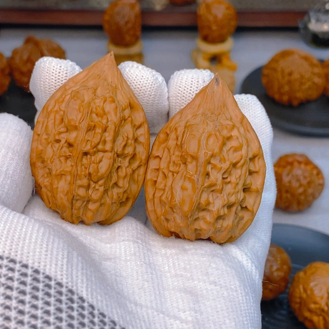 文玩核桃吊坠飛瓷瓶