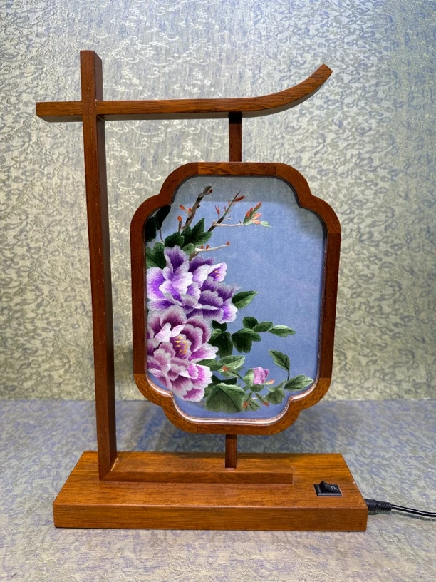 苏绣摆件紫牡丹高度38左右宽度26左右