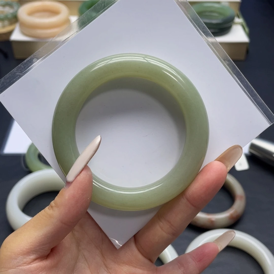 未镶嵌手镯石英质玉h****s