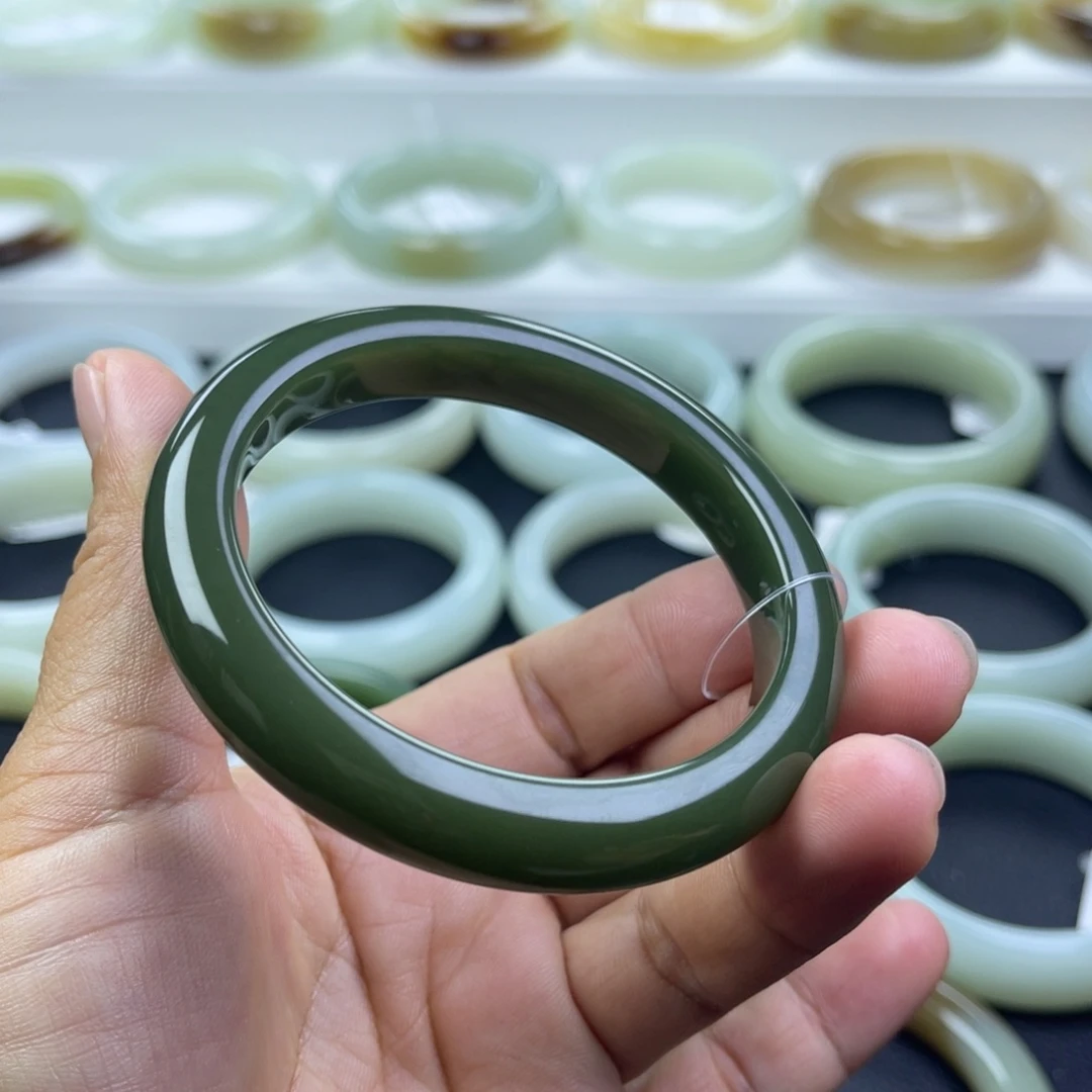 和田玉未镶嵌手镯