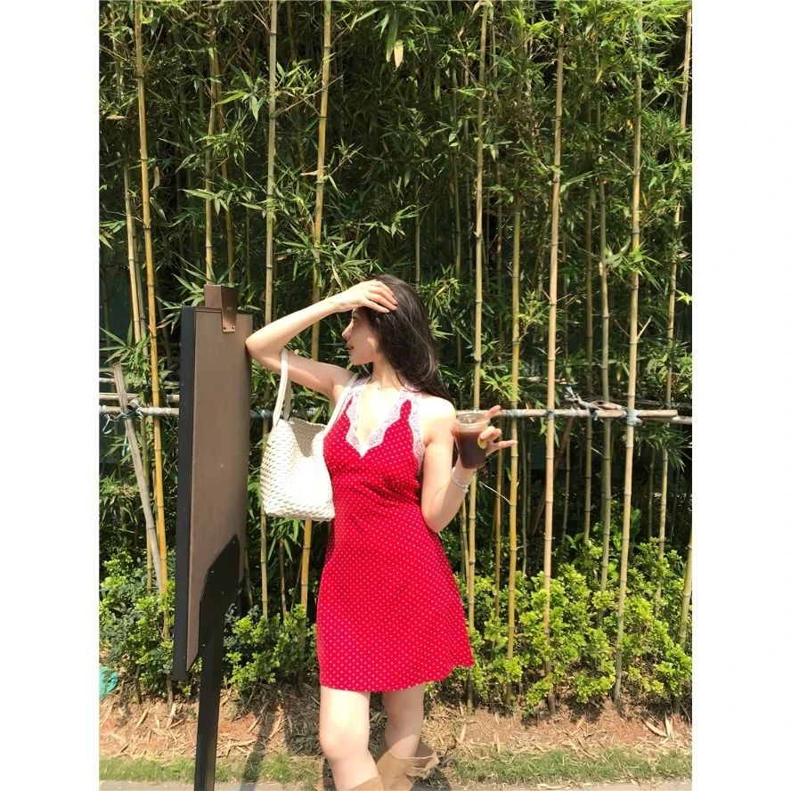 蕾丝拼接露背v领挂脖连衣裙女夏季红色波点修身裙子辣妹风a字短裙