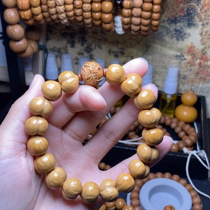 吊坠猴头核桃屁桃