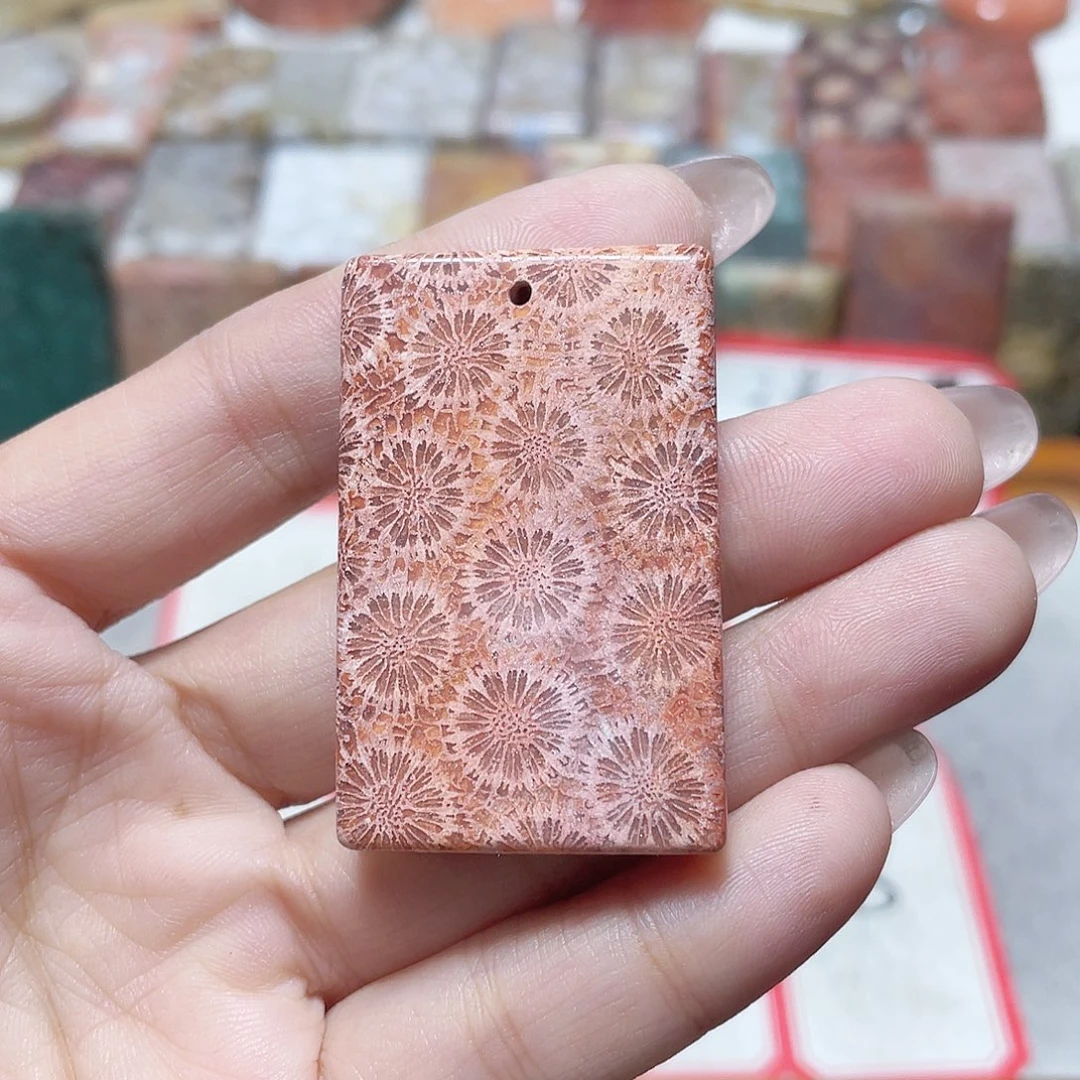 硅化珊瑚（珊瑚玉）合金颈饰