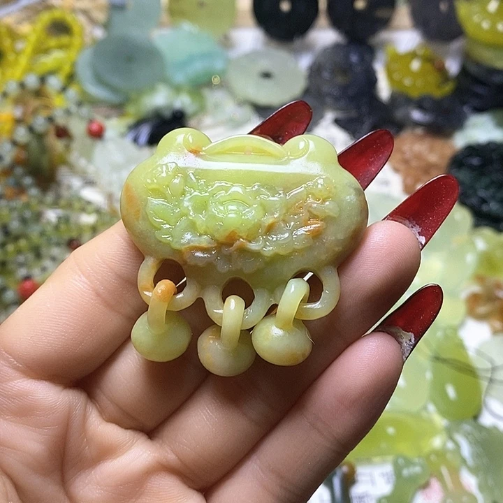 蛇纹石玉颈饰未镶嵌禹*
